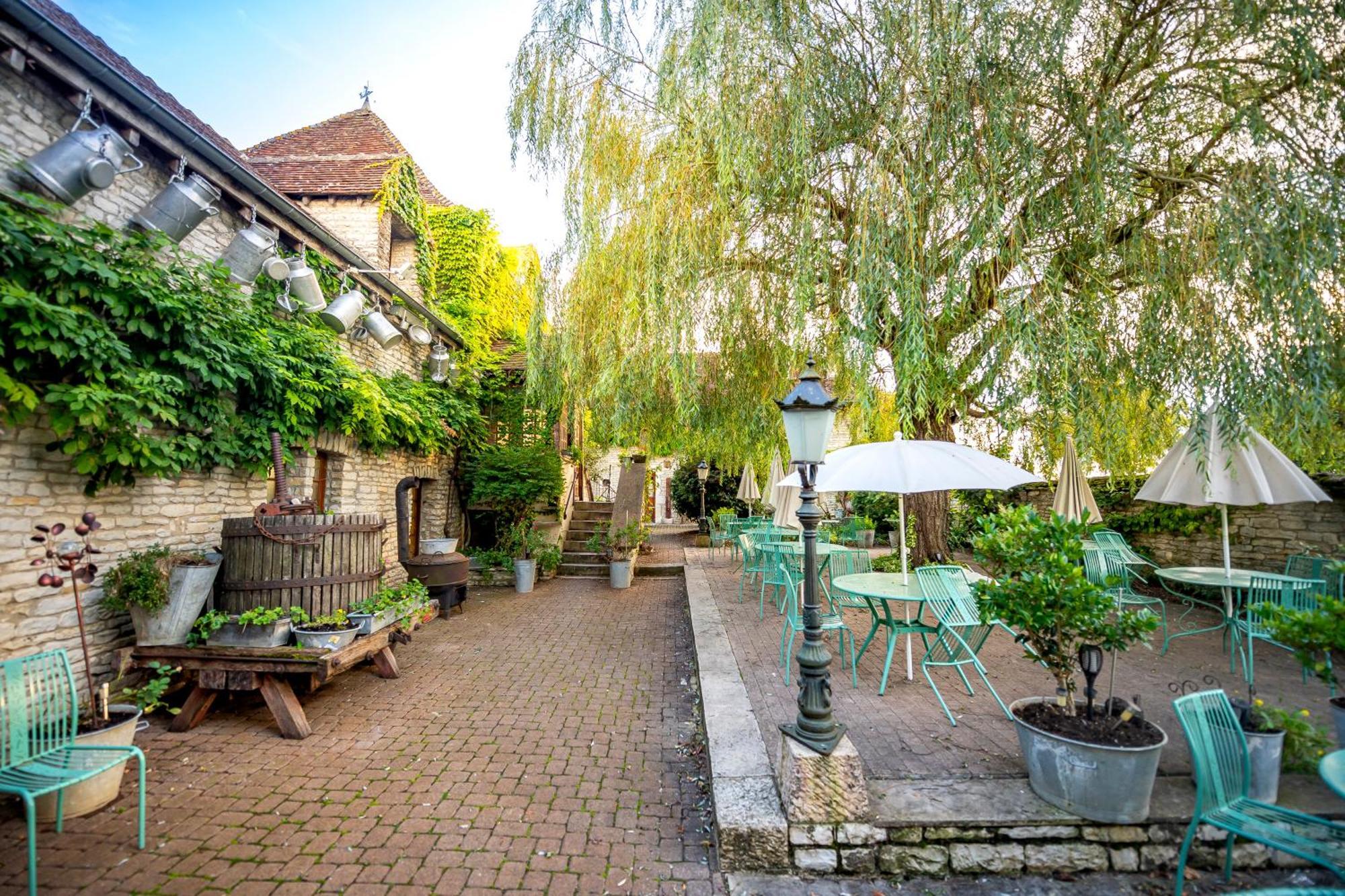 Hotel De La Beursaudiere Nitry Exterior foto