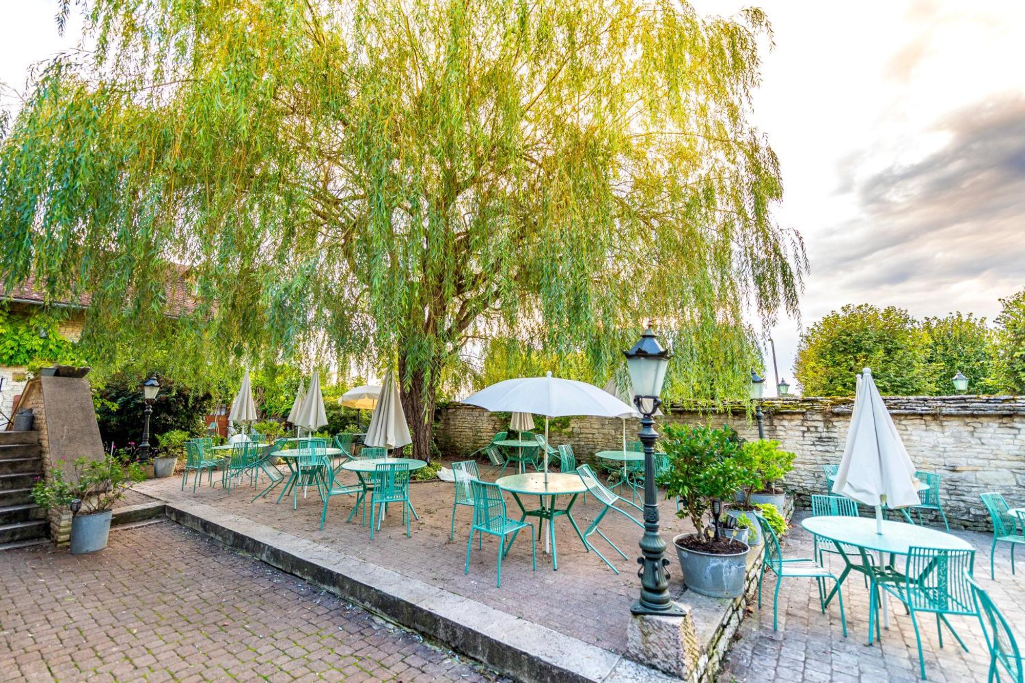 Hotel De La Beursaudiere Nitry Exterior foto